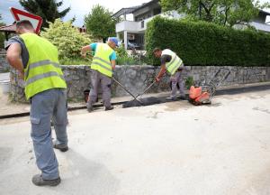 OPTIKA V CERKNICI 04 FOTO LJUBO VUKELIČ